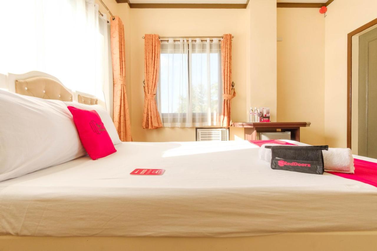 RedDoorz Plus @ Seaborne Hotel Subic Zambales Exterior foto